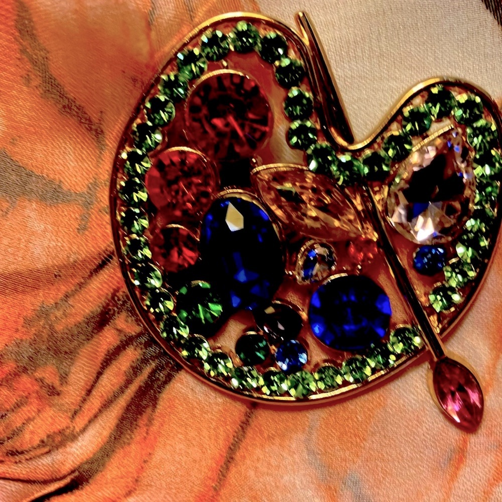 Beautiful artist, paint brooch